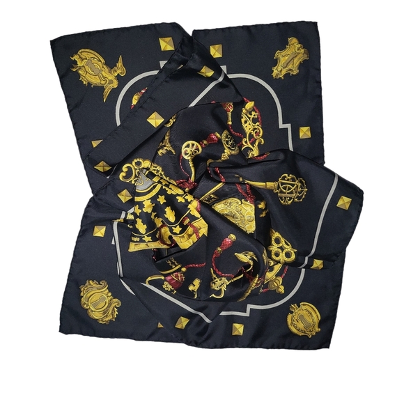 🔥SOLD🔥 HERMES Carre 90 Scarf Keys Tassel - Picture 4 of 7